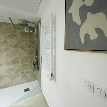 Entierement Equipe 5 Min Monaco Apartman *